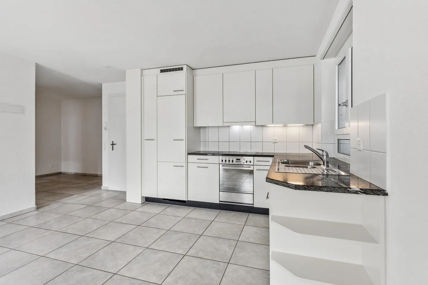 Unique apartment for rent in Lyss! - Photo 1 of 6