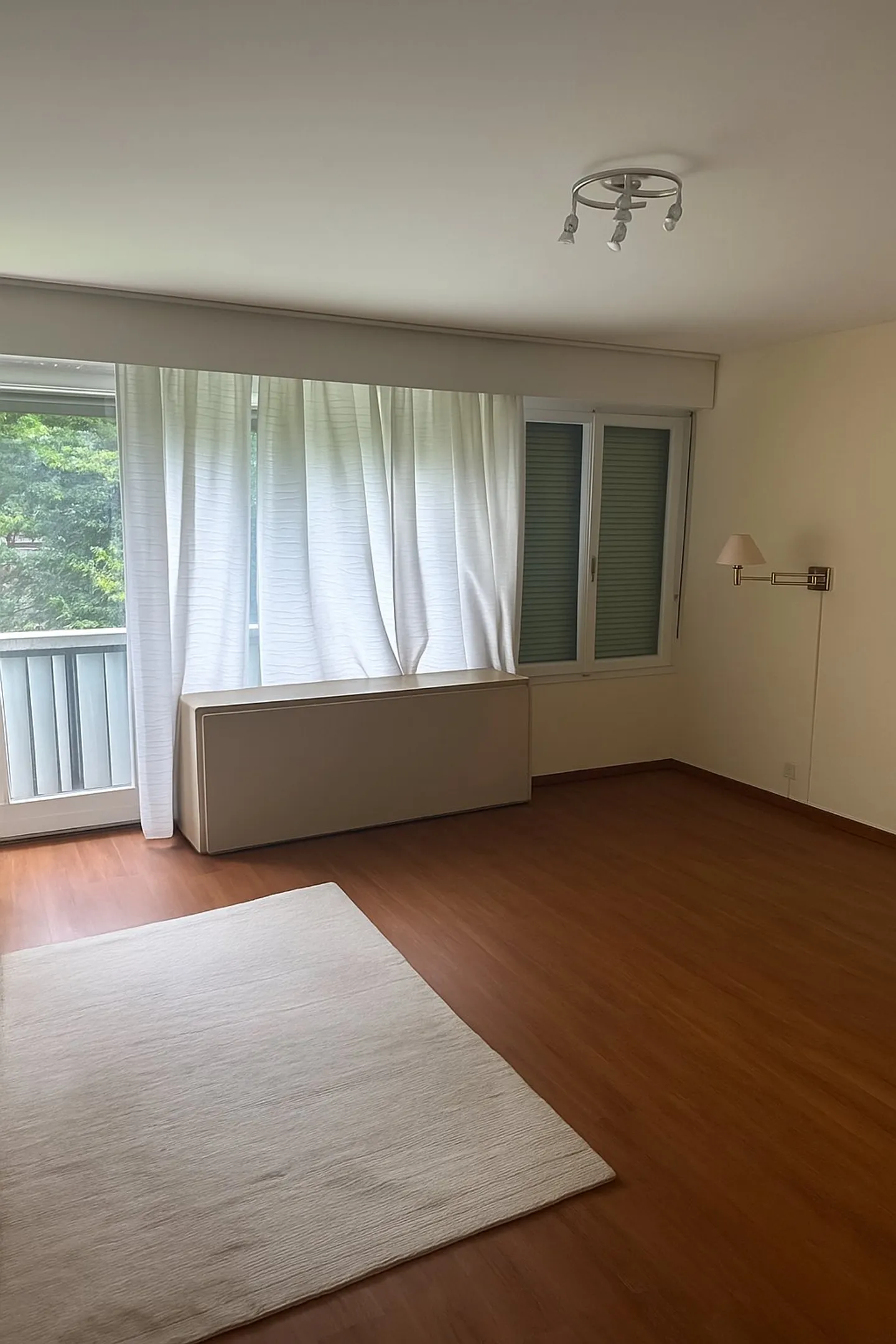 Geräumige 5-Zimmer-Wohnung in Malagnou, nur wenige Schritte vom Stadtzentrum entfernt - Foto 2 von 4