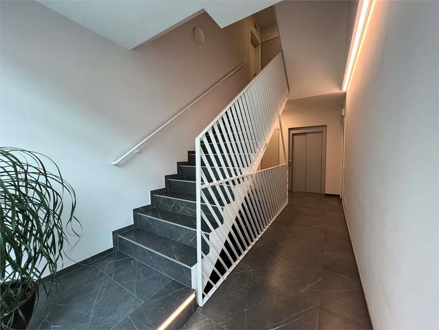 Modernes Zweizimmerapartment mit Doppelservice - Strategische Lage in Molino Nuovo - Foto 8 von 13