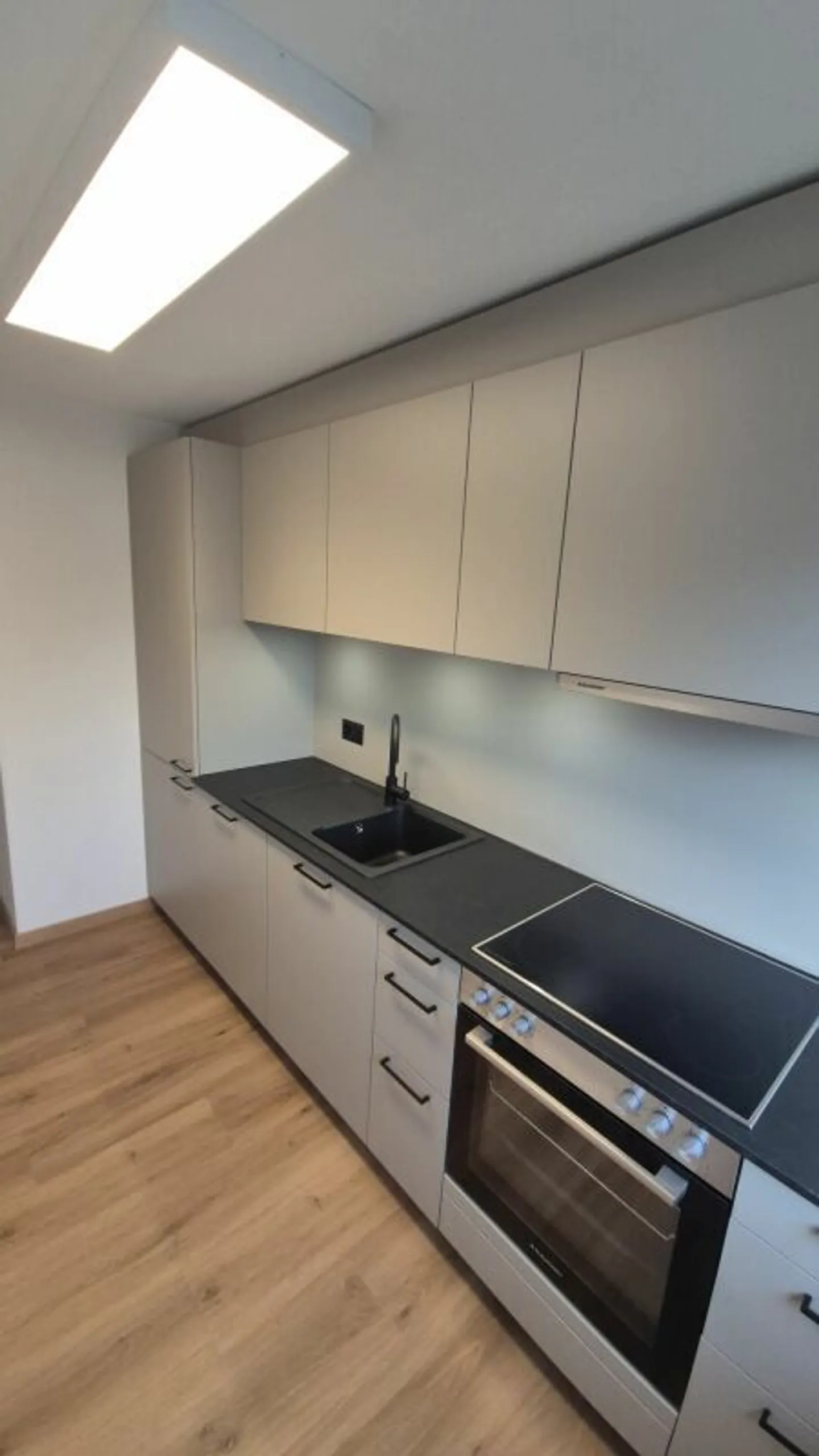 Appartamento 4 locali completamente ristrutturato di circa 85 m2 in posizione centrale a Märstetten - Foto 2 di 11
