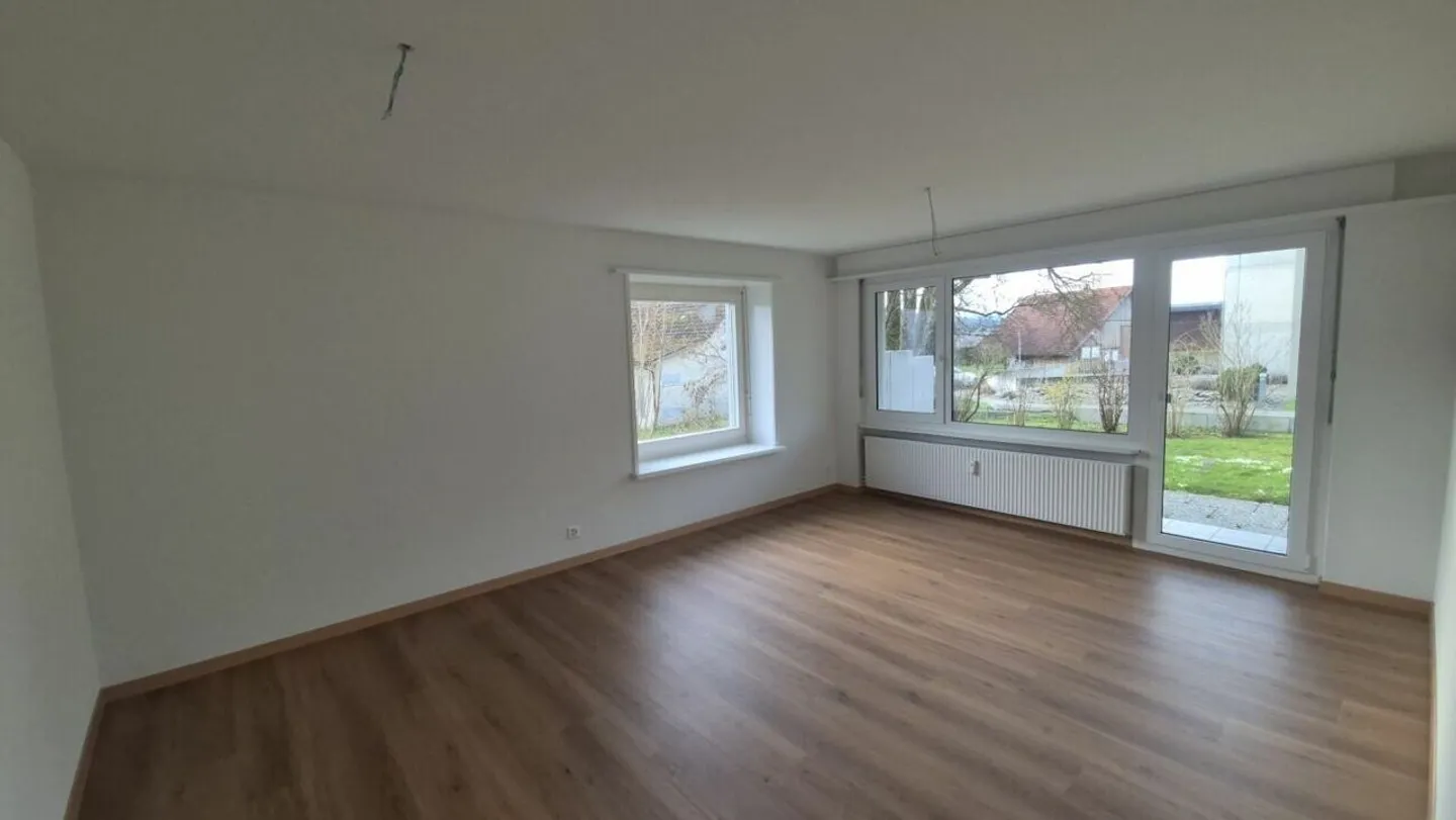 Appartamento 4 locali completamente ristrutturato di circa 85 m2 in posizione centrale a Märstetten - Foto 7 di 11