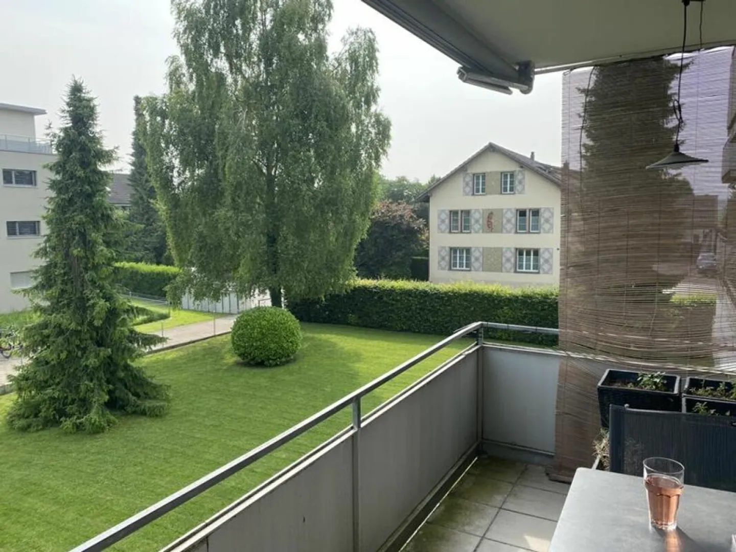 Appartamento 4 locali completamente ristrutturato di circa 85 m2 in posizione centrale a Märstetten - Foto 4 di 11