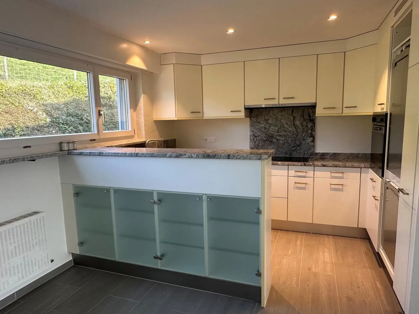 Appartement fraîchement rénové avec vue imprenable - Photo 6 sur 13