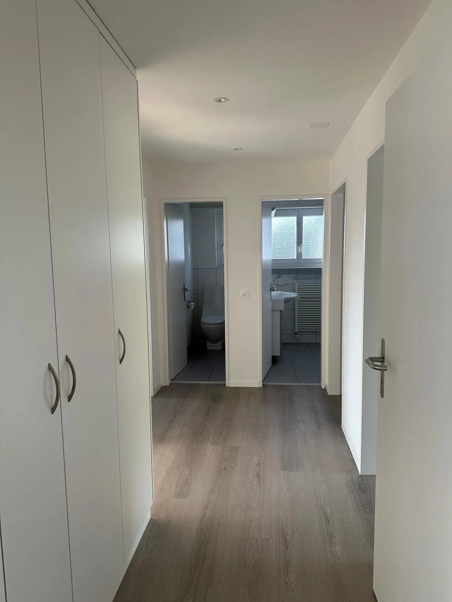 Appartement fraîchement rénové avec vue imprenable - Photo 12 sur 13