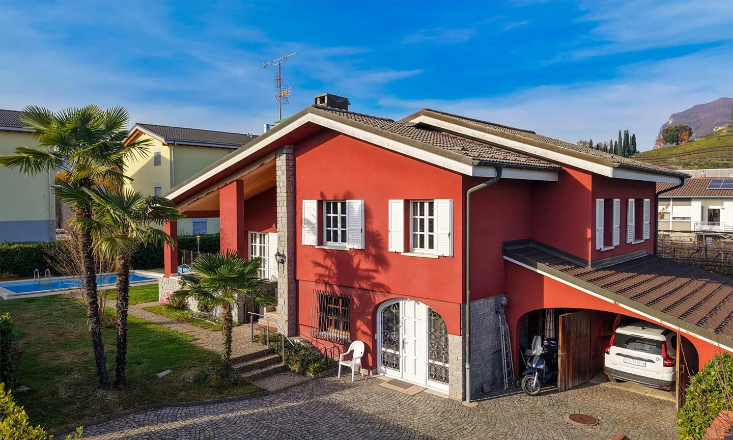 Geräumige Villa mit Pool in Coldrerio - Foto 2 von 7