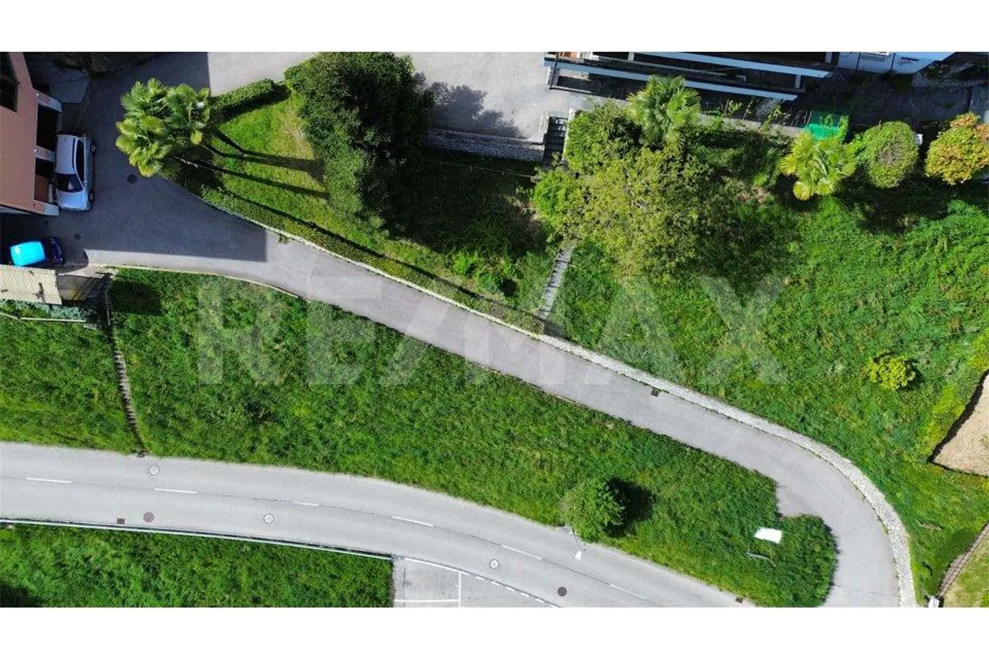 Terrain constructible avec des opportunités polyvalentes - Photo 3 sur 7