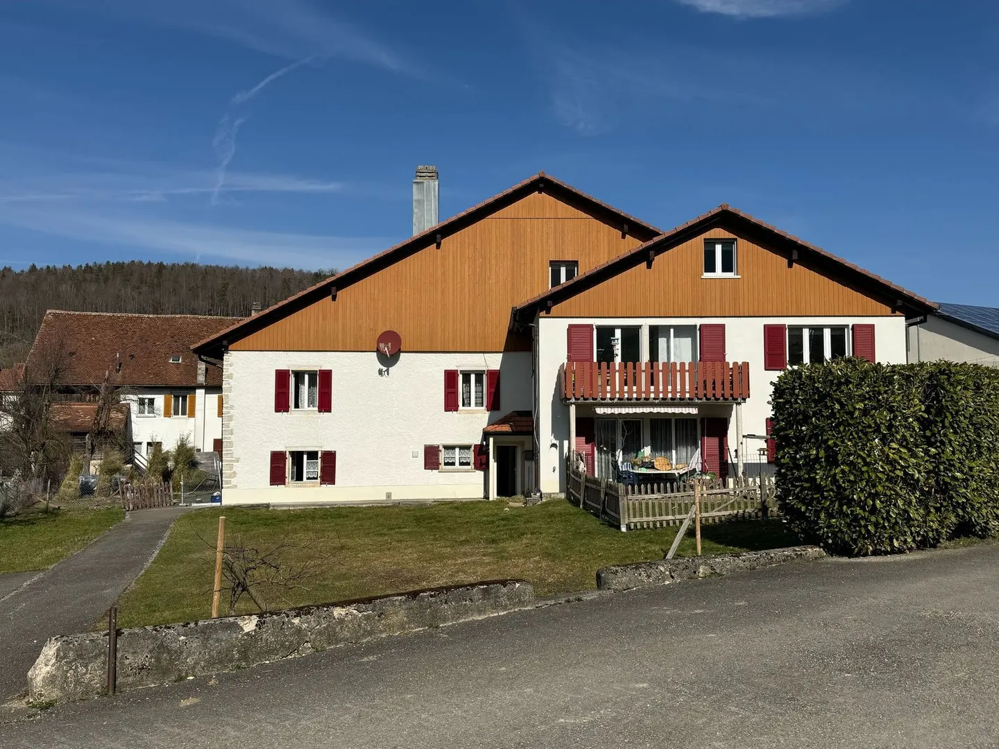 Charmantes Zweifamilienhaus - Foto 1 von 17