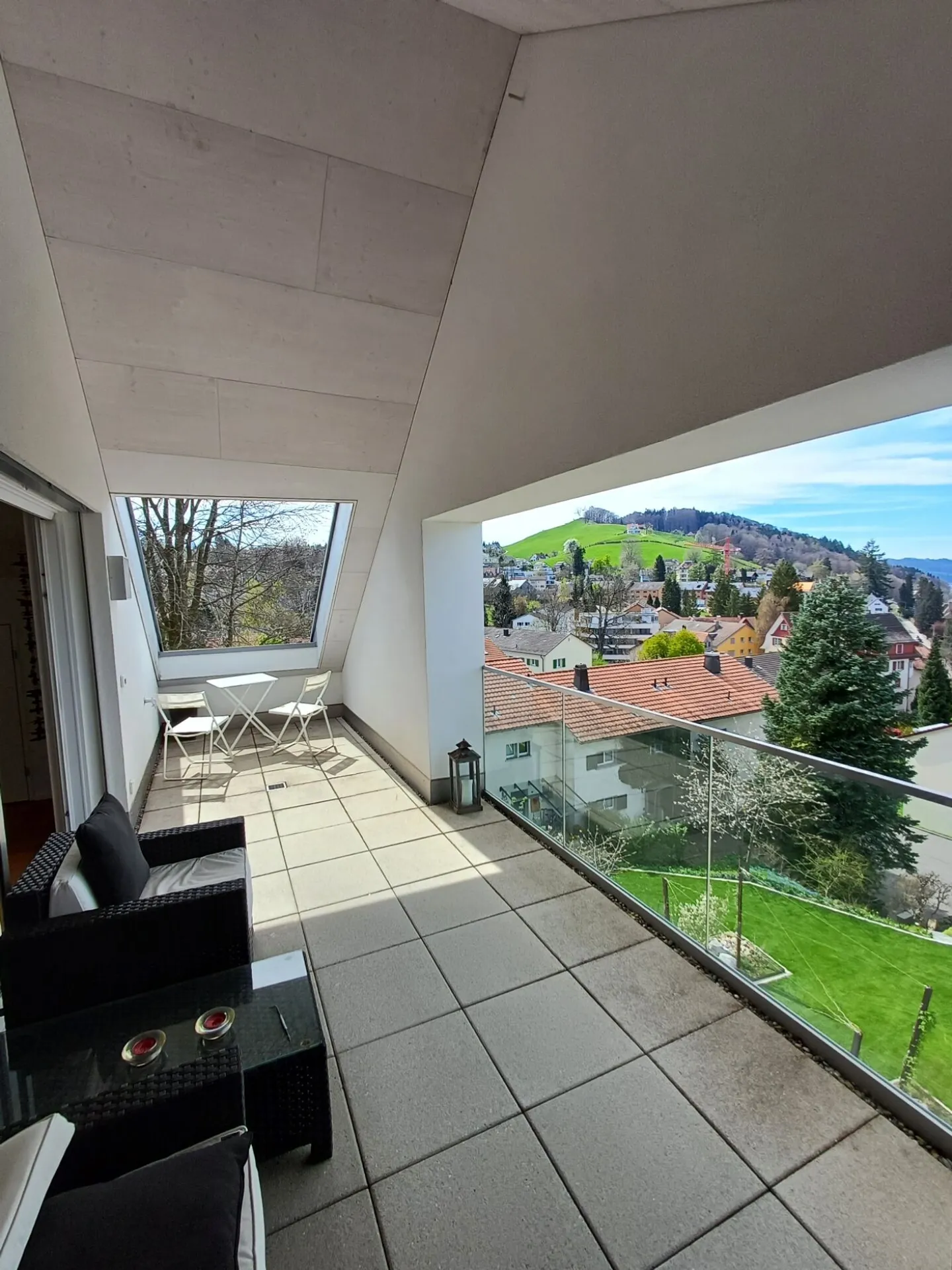 Attico 3.5 locali con loggia coperta - Foto 2 di 12