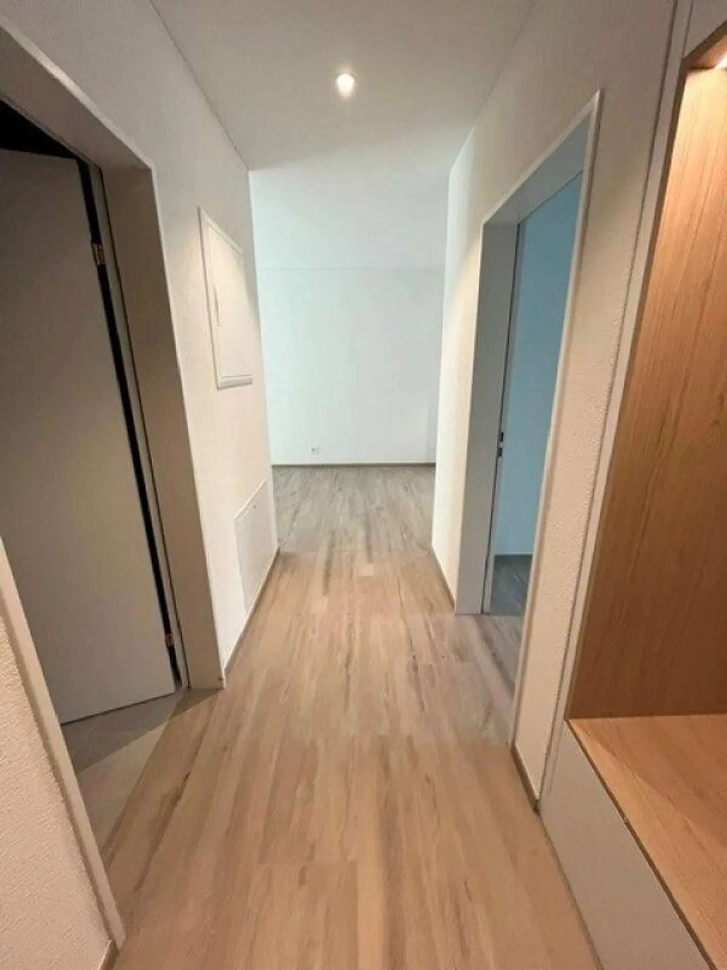 Première location ! Appartement de 3,5 pièces avec terrasse directement au bord de l'eau - Photo 7 sur 13