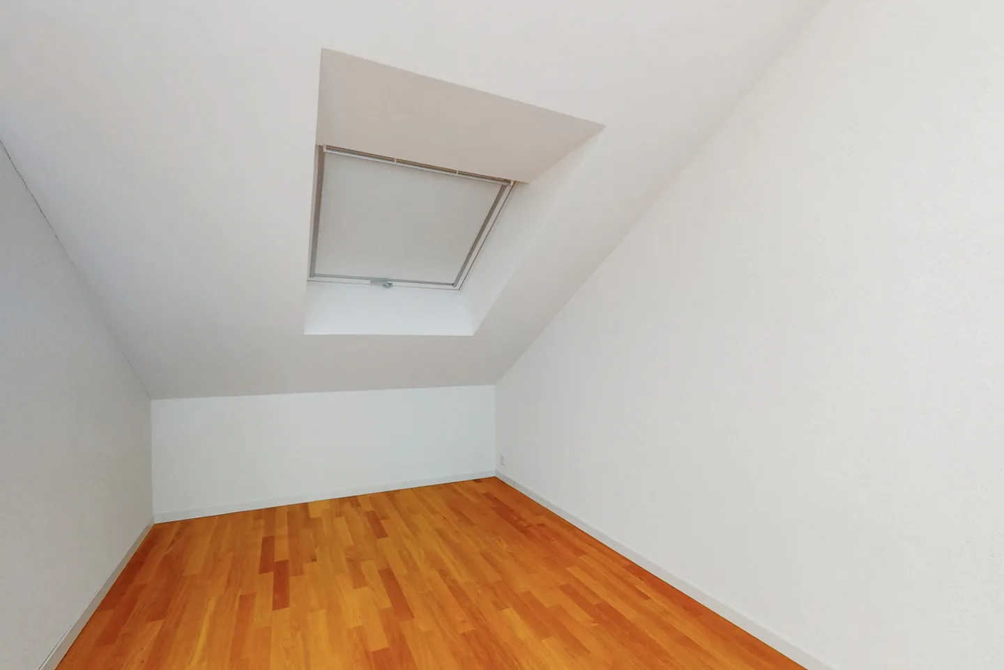 Superb attic studio - Photo 4 of 11