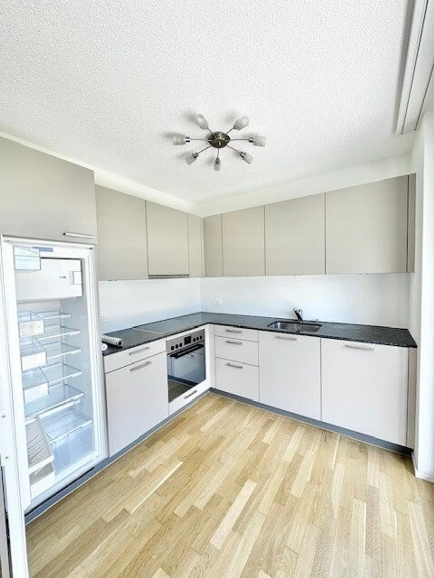 La tua nuova casa: Appartamento moderno in una posizione tranquilla ma centrale - Foto 3 di 8