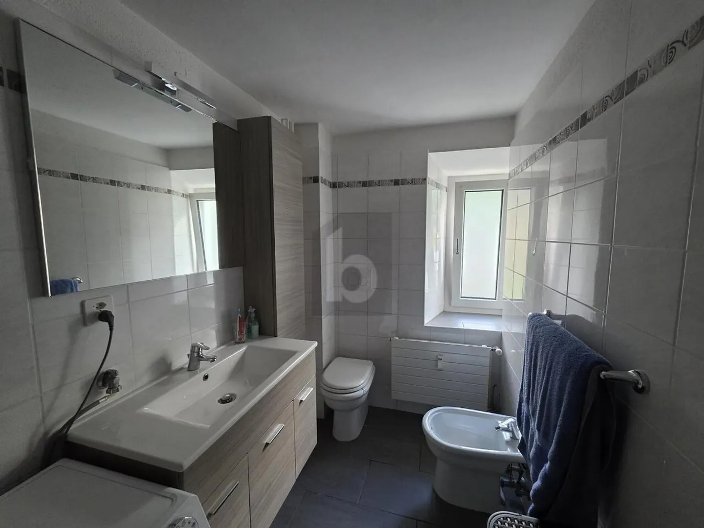 Charming Renovated Apartment - Photo 5 of 6