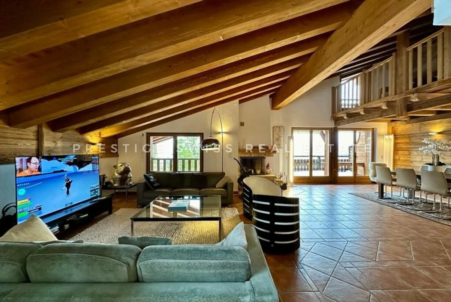 Charming triplex just steps from the lifts - Photo 4 of 12