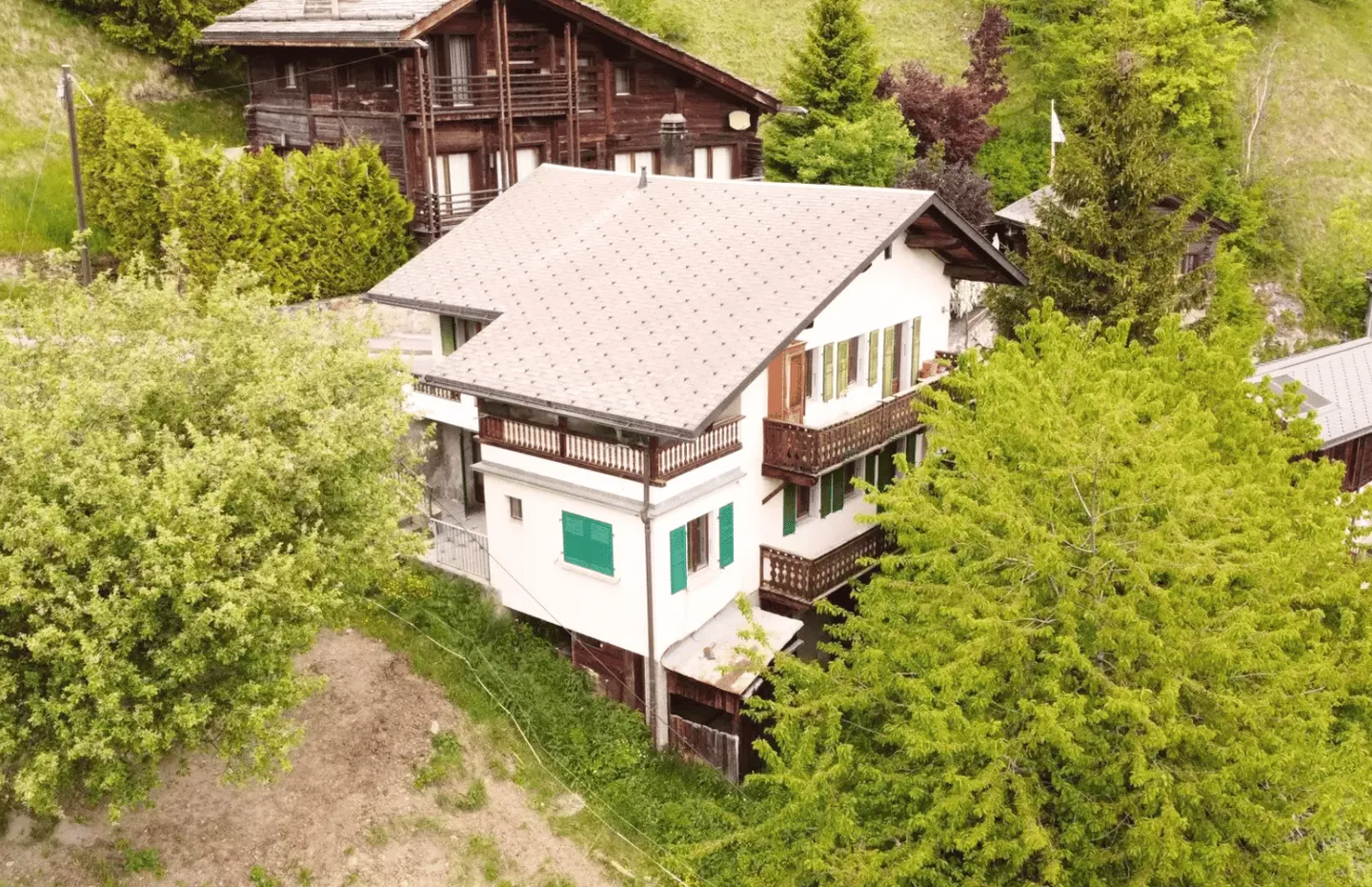Chalet con 2 appartamenti a Vens (Bagnes) con terreno edificabile adiacente - Foto 4 di 8