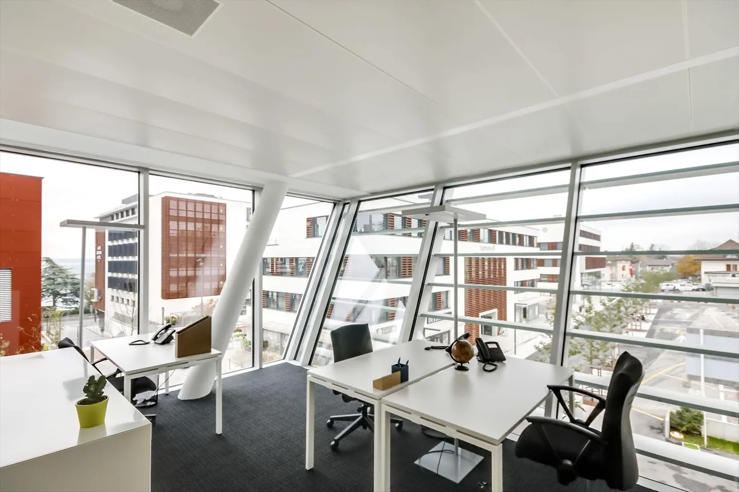 Trouvez un espace de bureau à Regus Station Lakeside pour 4 personnes où tout es - Photo 3 sur 8