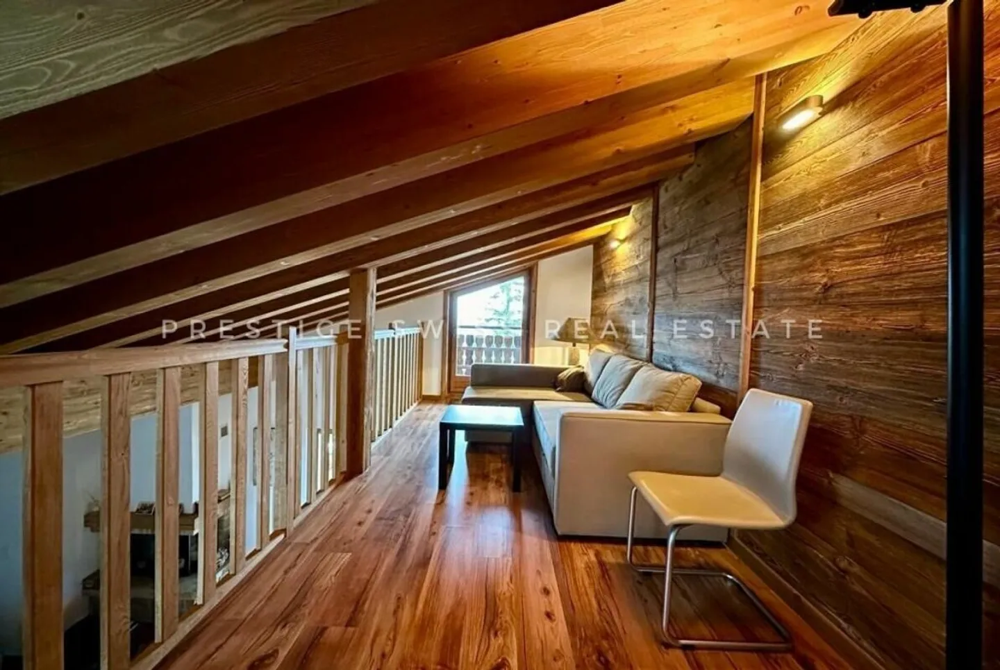 Charming triplex just steps from the lifts - Photo 5 of 12