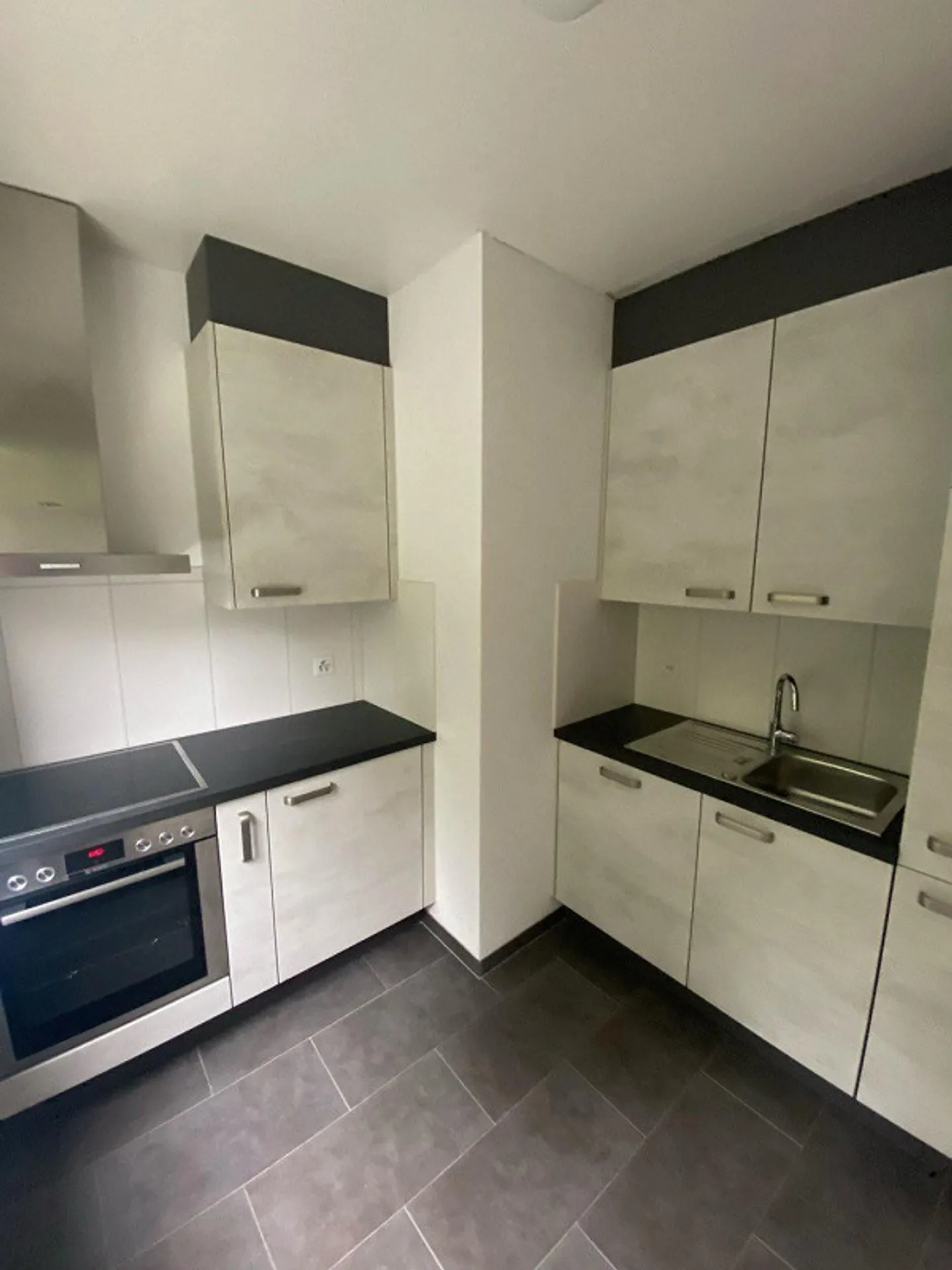 Beautiful studio with renovated furnishings and a magnificent view of the lake, quiet location. - Photo 1 of 3