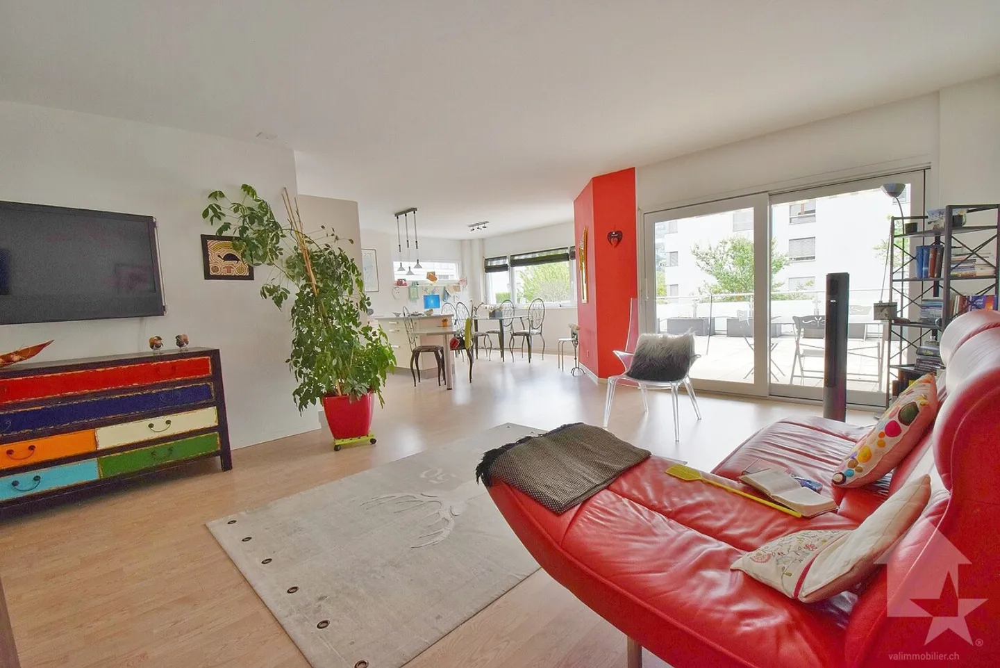„Appartamento al piano giardino, 4.5 stanze con un box e un posto auto all'aperto“ - Foto 5 di 13