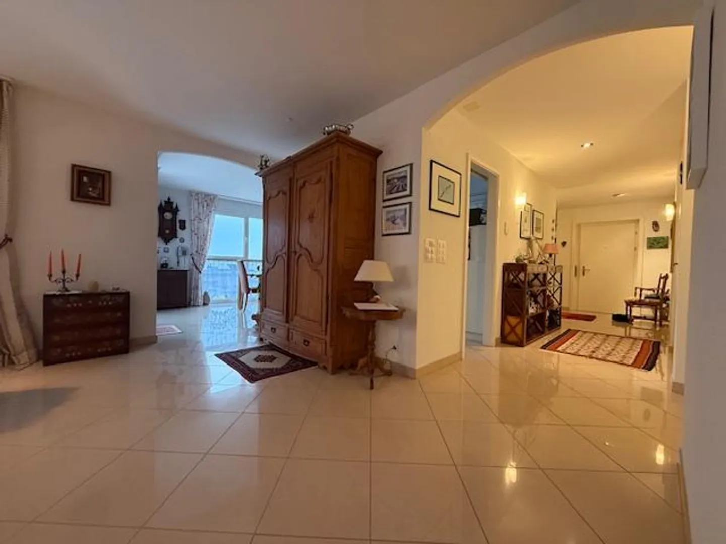 Außergewöhnlicher Blick auf den Genfersee: Hochwertige Wohnung in Mont-sur-Rolle - Foto 3 von 8