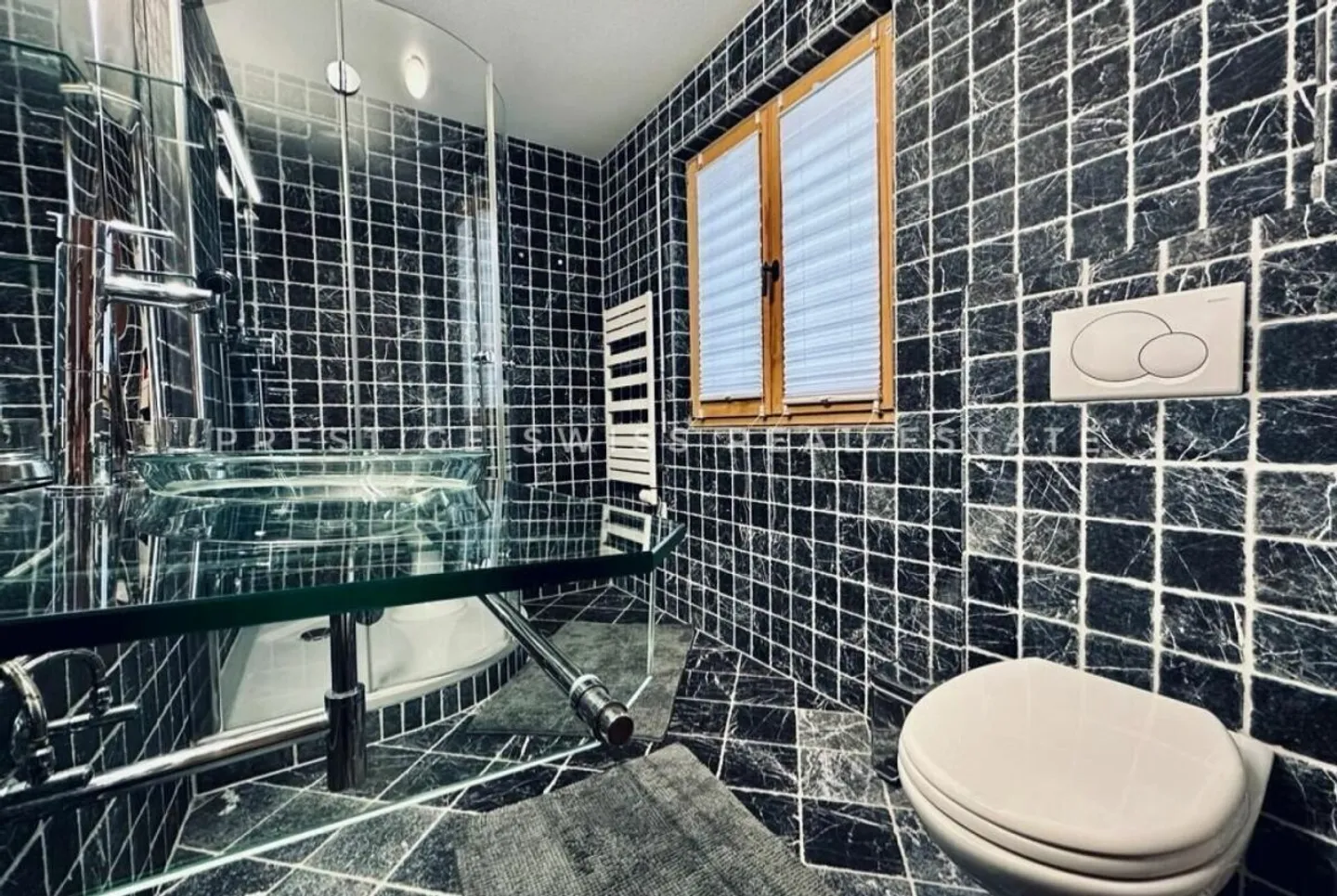 Charming triplex just steps from the lifts - Photo 9 of 12