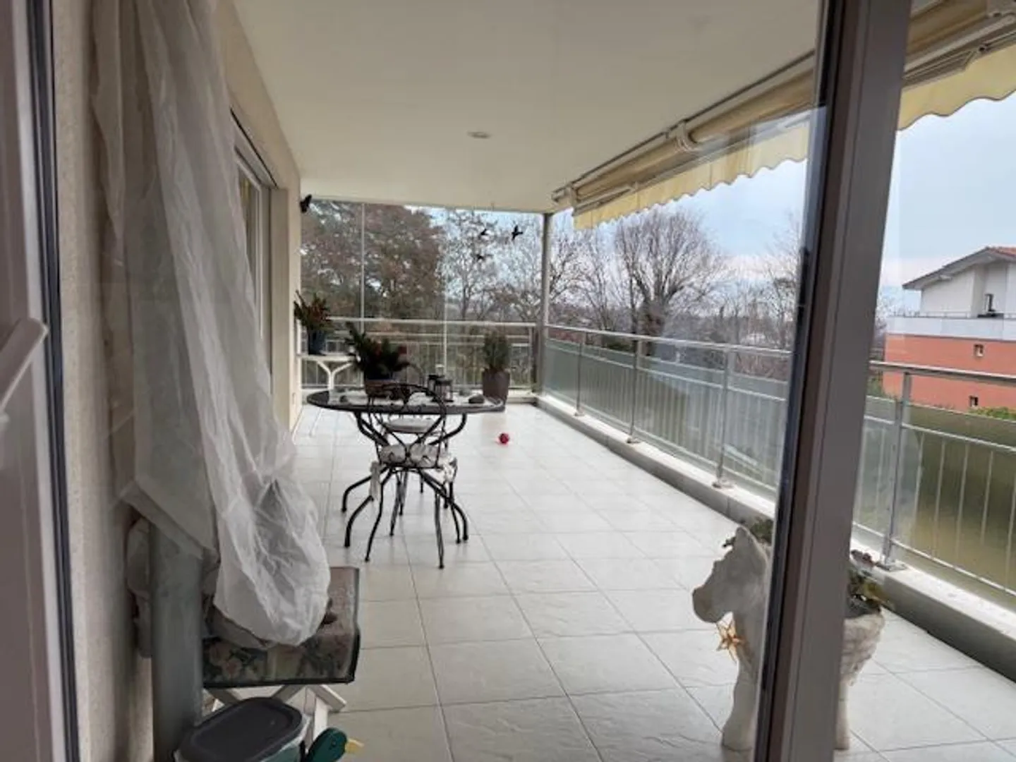 Außergewöhnlicher Blick auf den Genfersee: Hochwertige Wohnung in Mont-sur-Rolle - Foto 7 von 8