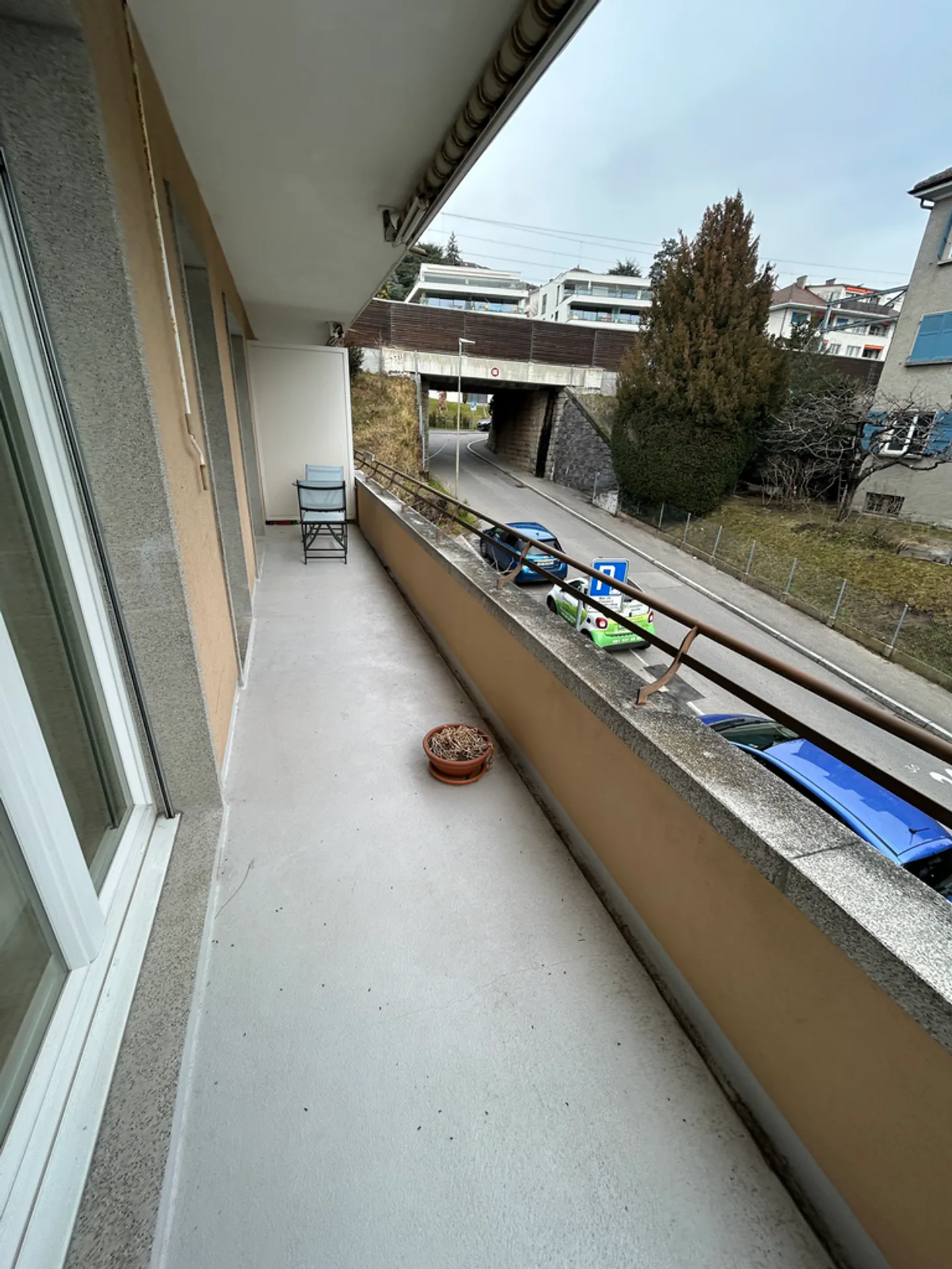 Charming Apartment with Lake View - Photo 10 of 10