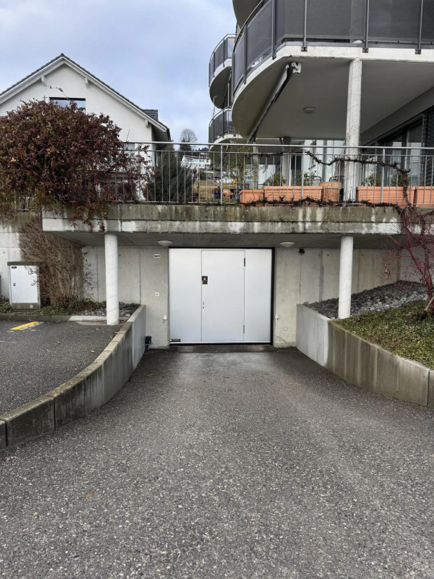 Place de parking à louer - Photo 3 sur 4