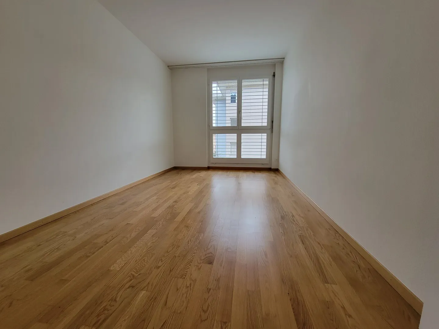 Living in the Center of Fahracker - Photo 4 of 9