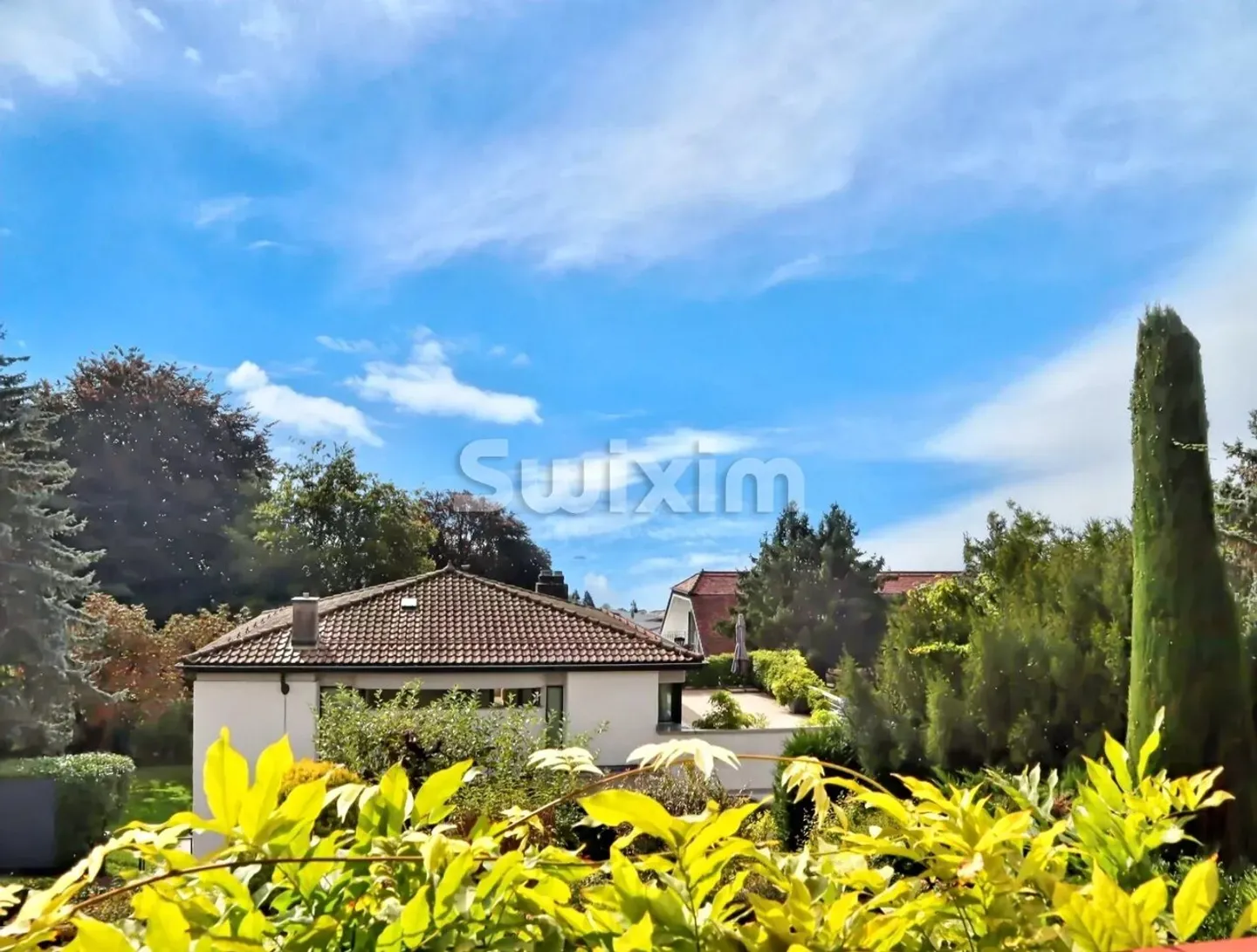 Opportunità! Grande villa indipendente di 6 stanze con vista sul lago! - Foto 1 di 9