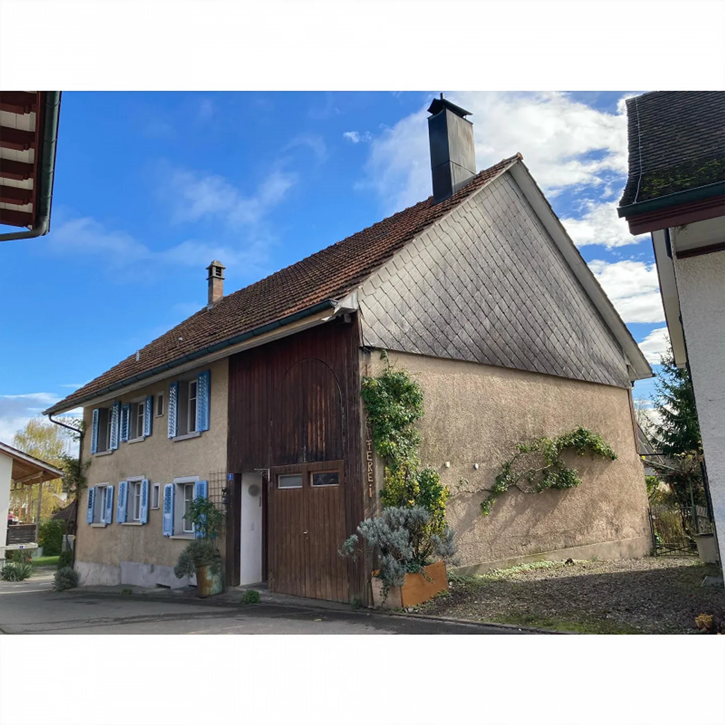 Fattoria di 9 stanze in una posizione tranquilla ma centrale con giardino - Foto 1 di 30