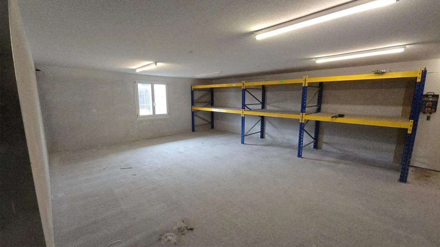 Storage room for private or commercial use - Photo 2 of 12