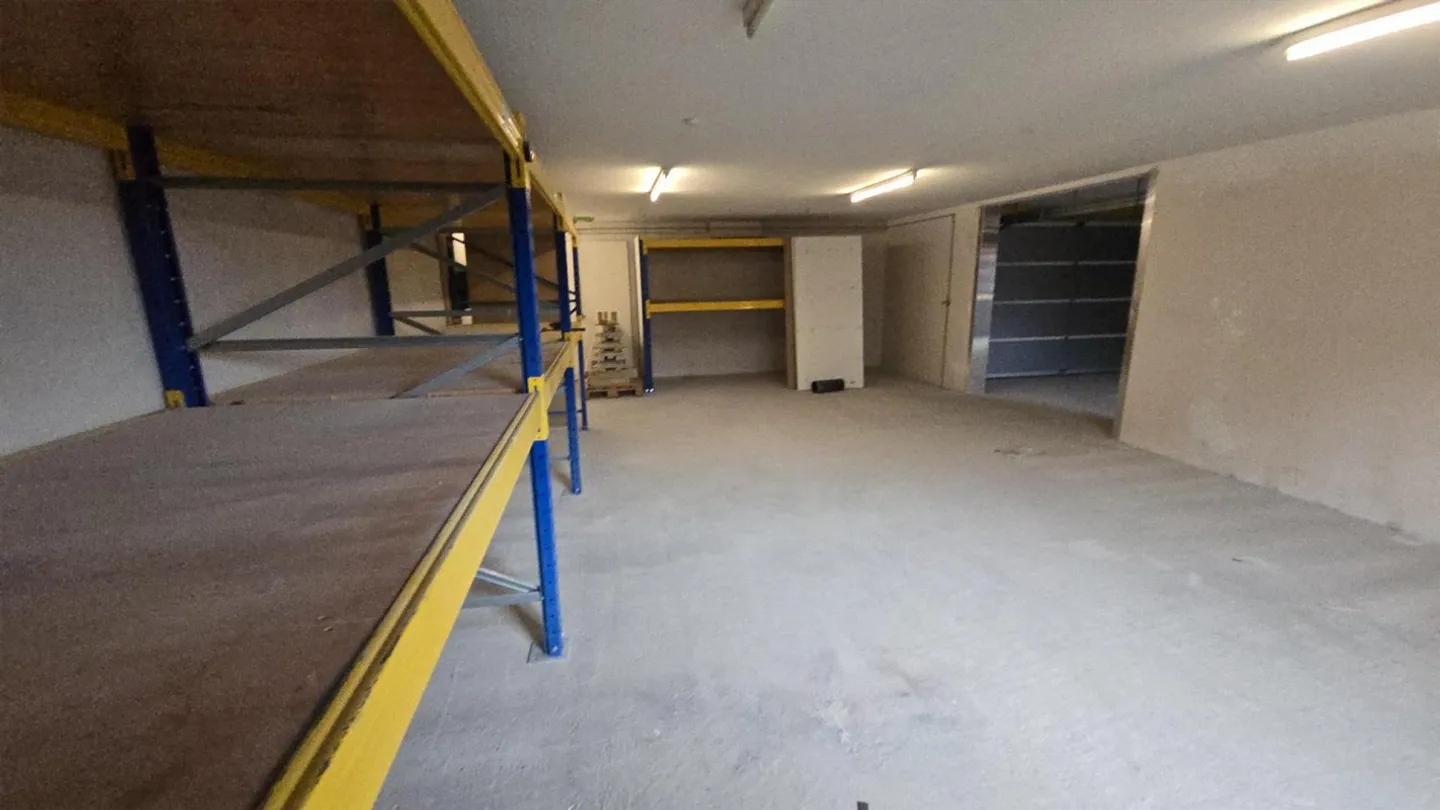 Storage room for private or commercial use - Photo 5 of 12
