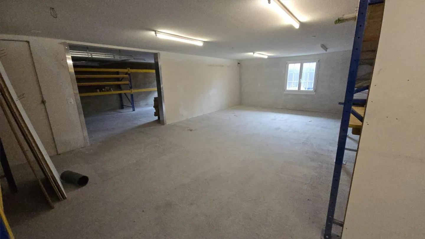 Storage room for private or commercial use - Photo 6 of 12