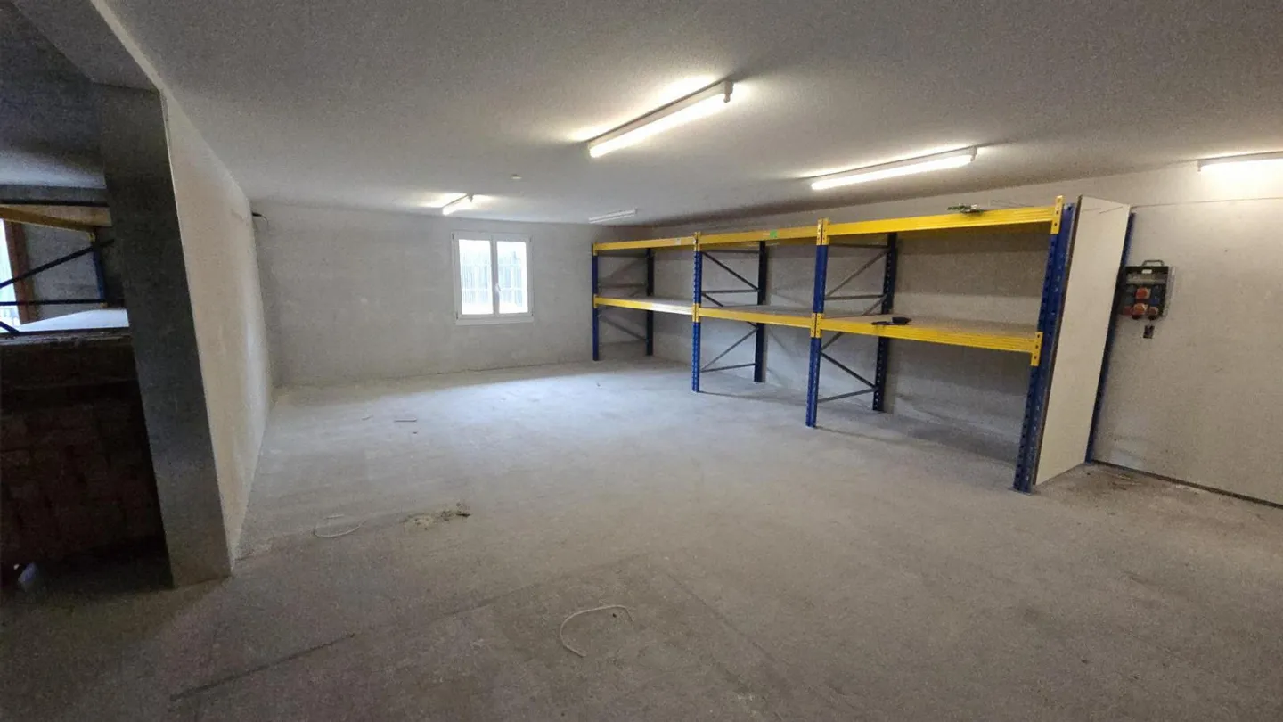 Storage room for private or commercial use - Photo 8 of 12