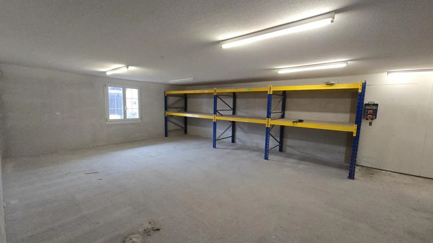 Storage room for private or commercial use - Photo 9 of 12