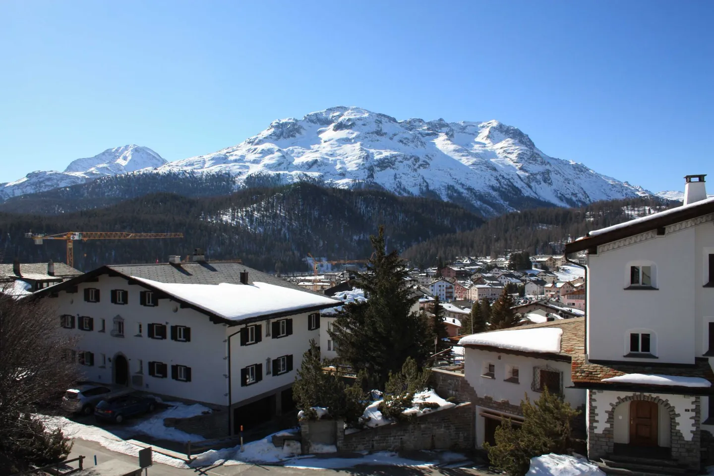 Helle Winterwohnung mit atemberaubendem Blick über Celerina - Foto 1 von 8