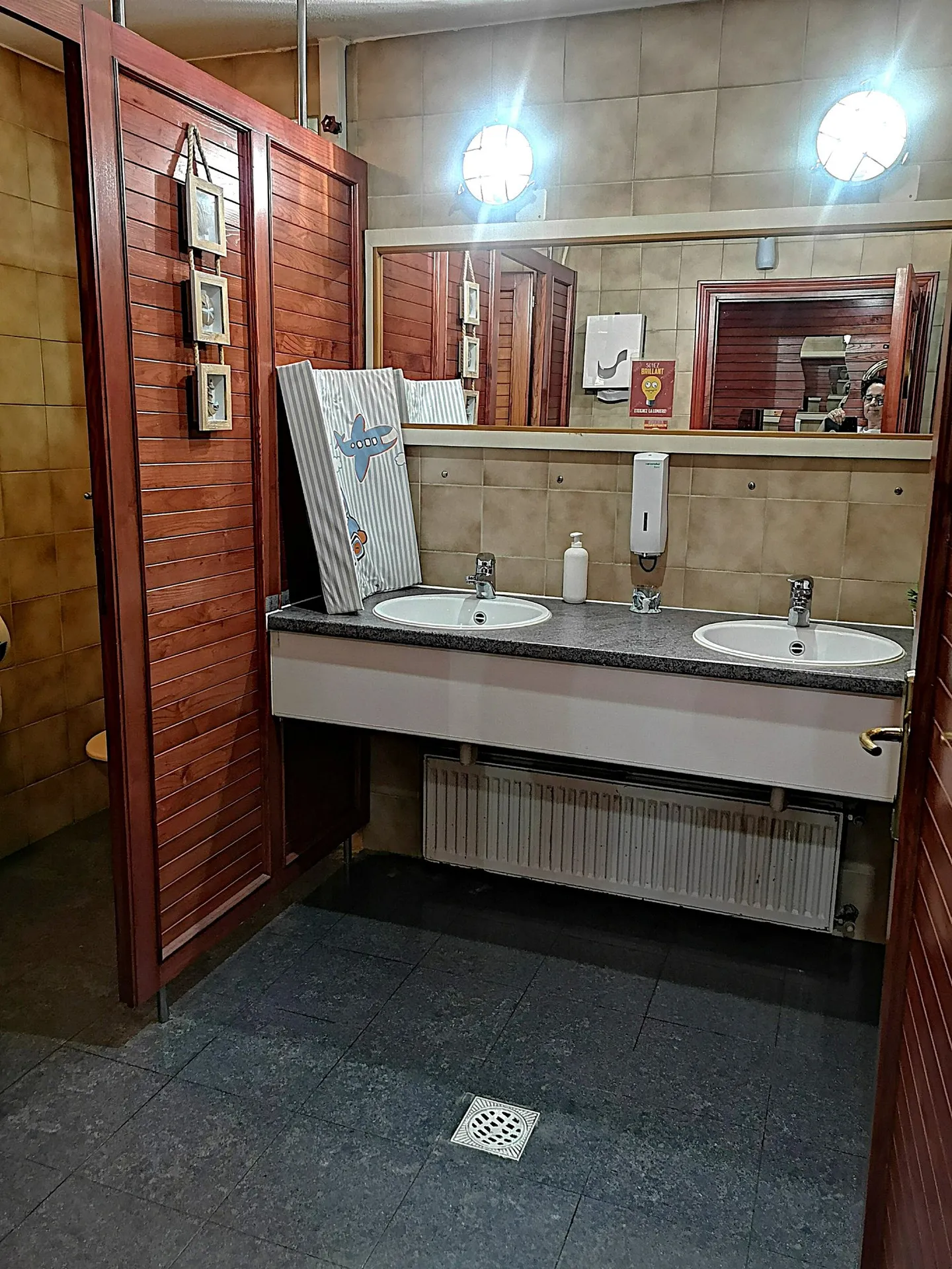 Ristorante-Pizzeria Le Yacht con brasserie-bar, 2 sale da pranzo, terrazza, parcheggio - Foto 25 di 27