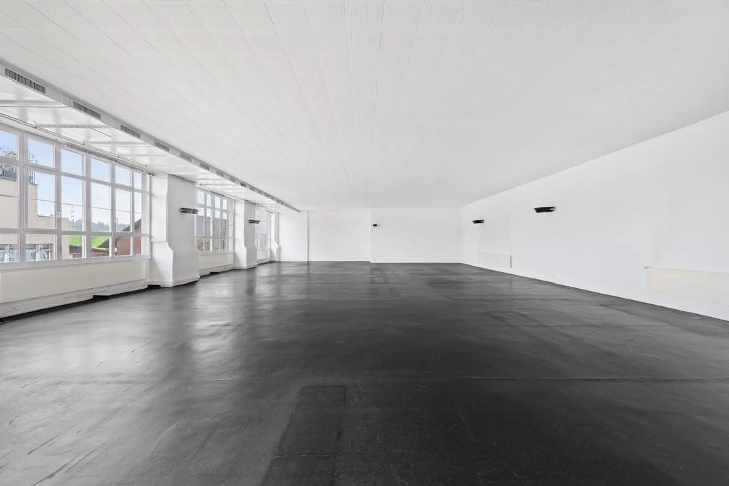 Espace commercial dans un emplacement central - Photo 7 sur 13
