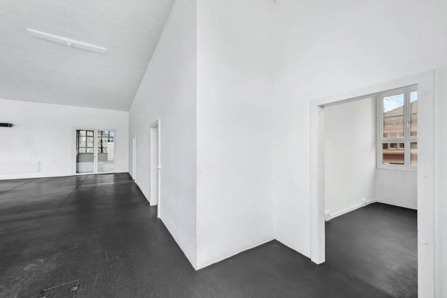 Espace commercial dans un emplacement central - Photo 12 sur 13