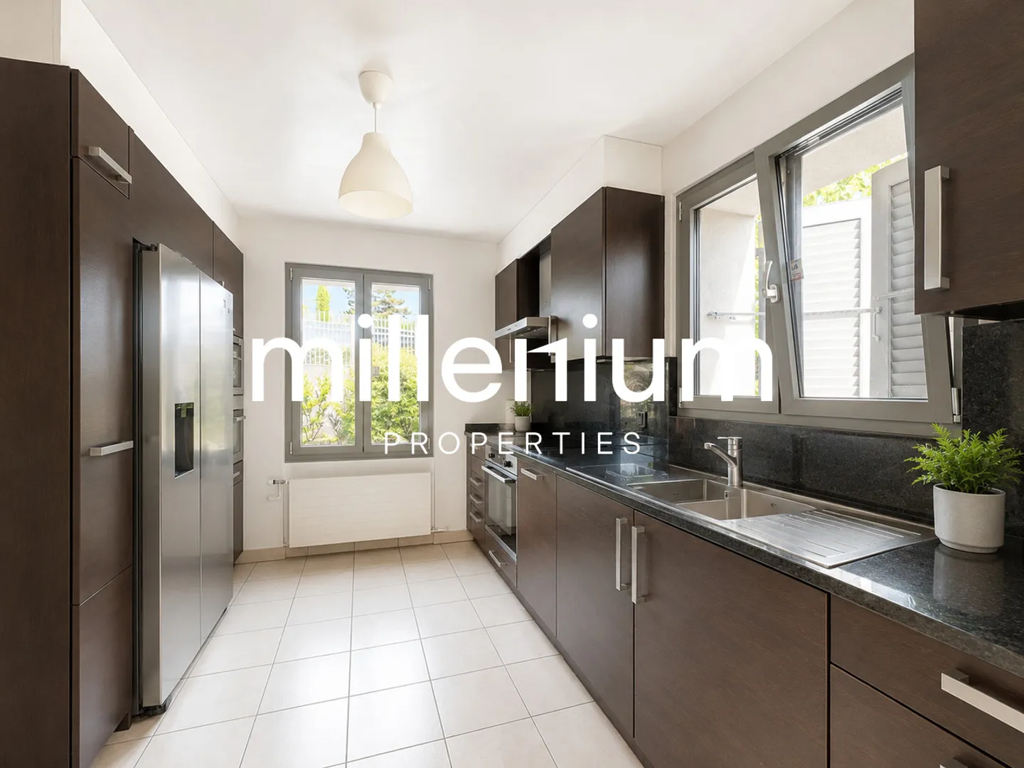 Beautiful 8-room house with garden, close to the train station - Photo 4 of 19