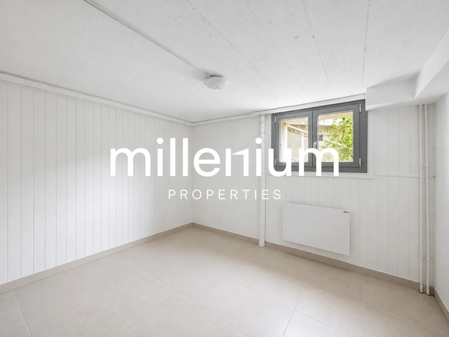 Beautiful 8-room house with garden, close to the train station - Photo 16 of 19