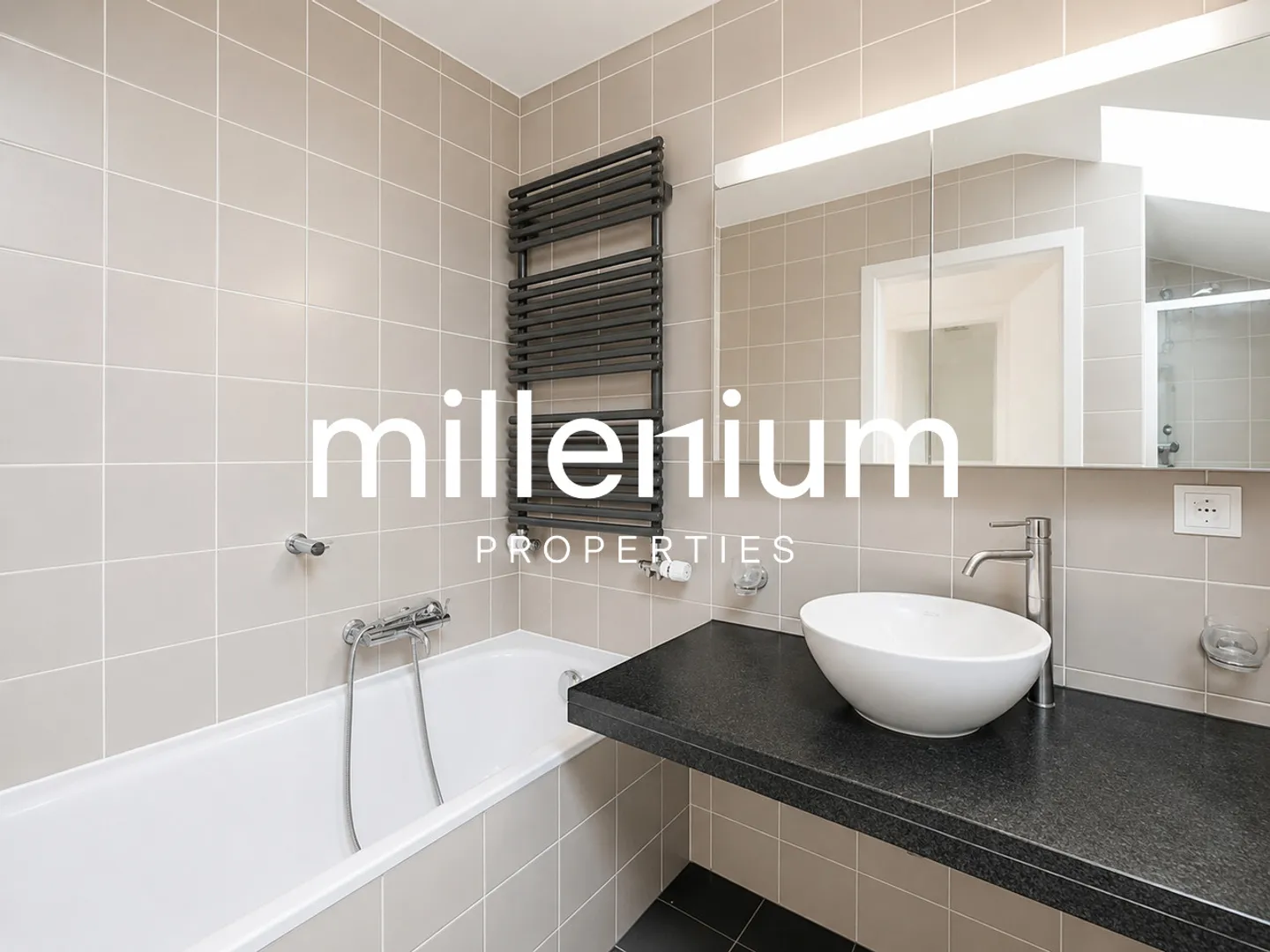 Beautiful 8-room house with garden, close to the train station - Photo 8 of 19
