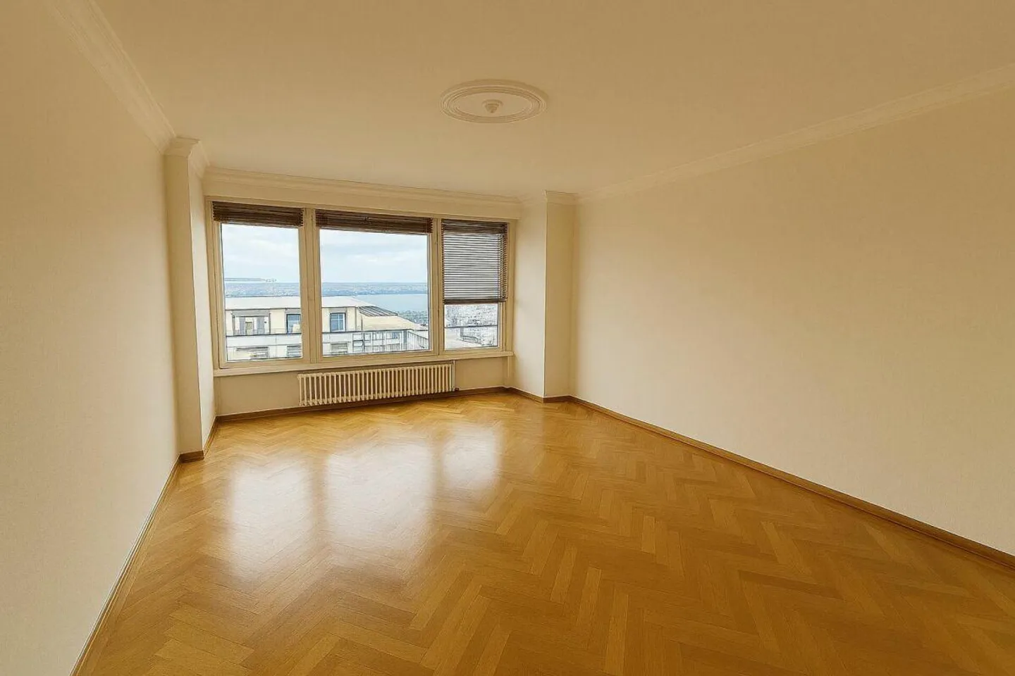 Bureau de 110 m2 à deux pas de la gare - Photo 1 sur 4