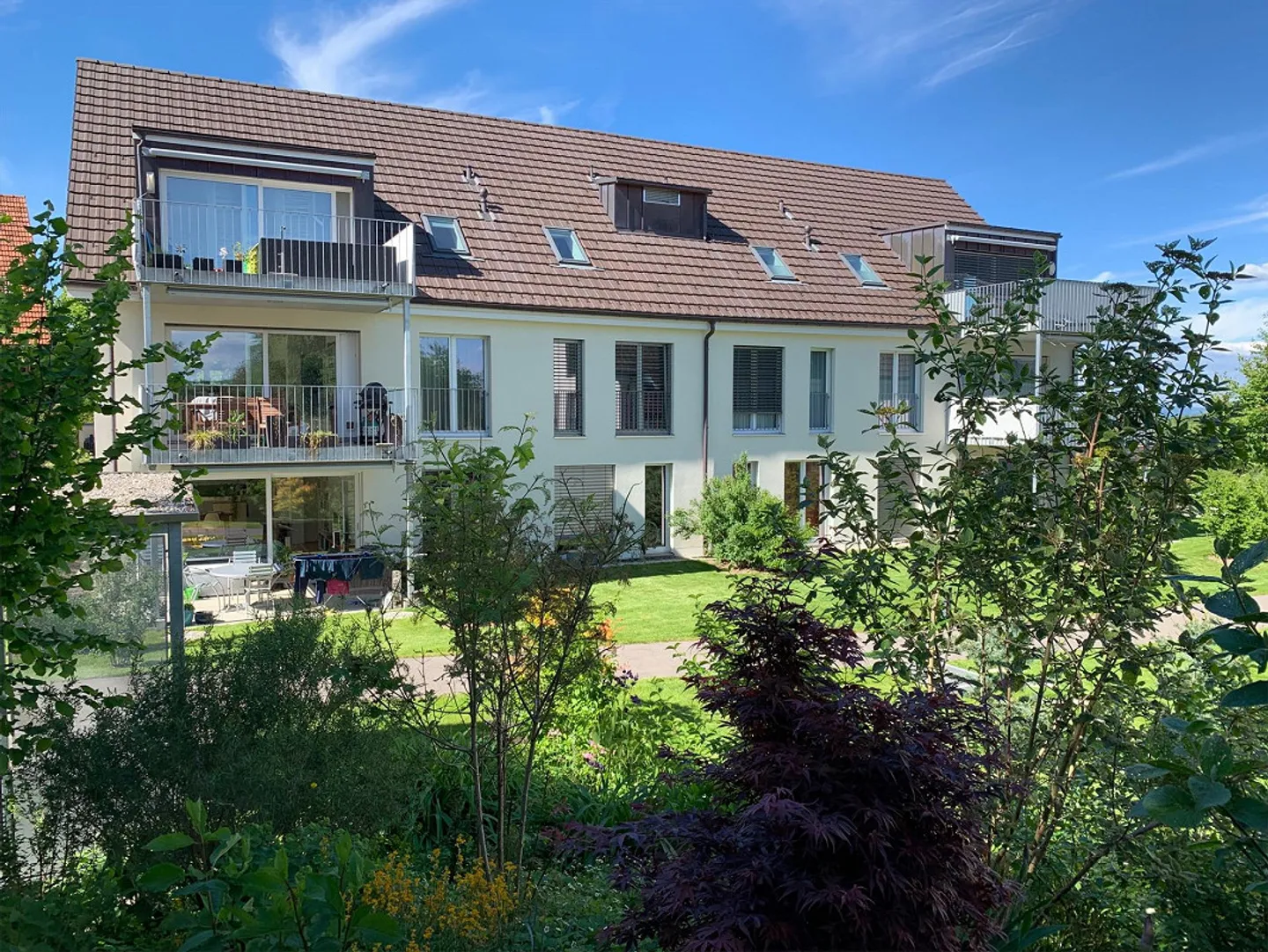 Modern, bright 3.5 attic apartment with balcony and distant view - Photo 1 of 9