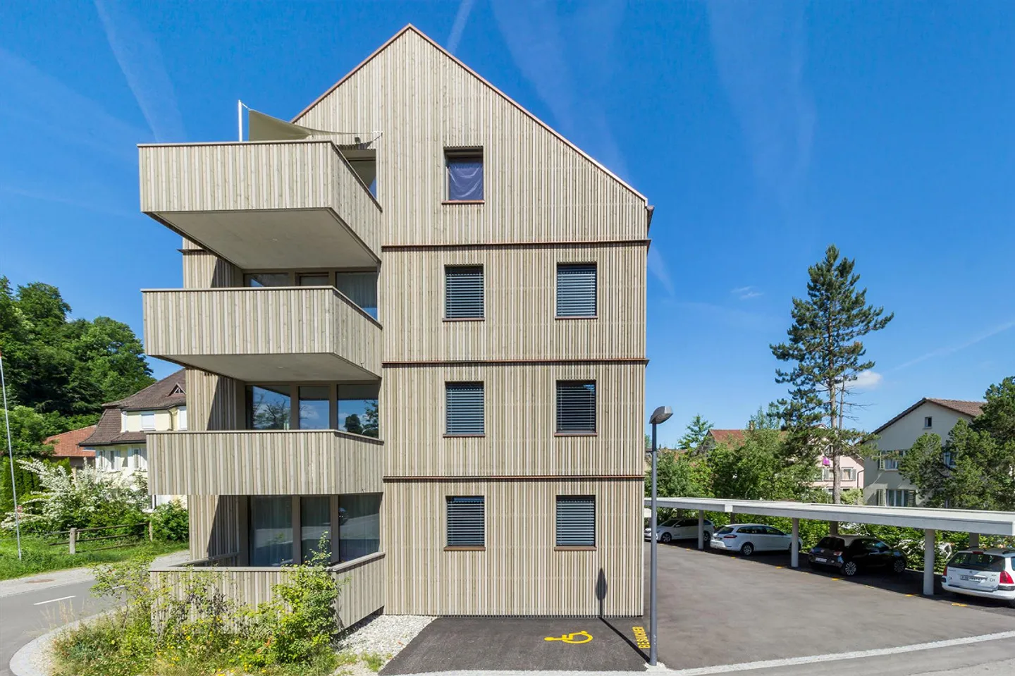 Moderno appartamento di 2,5 stanze con balcone in affitto - Foto 1 di 6