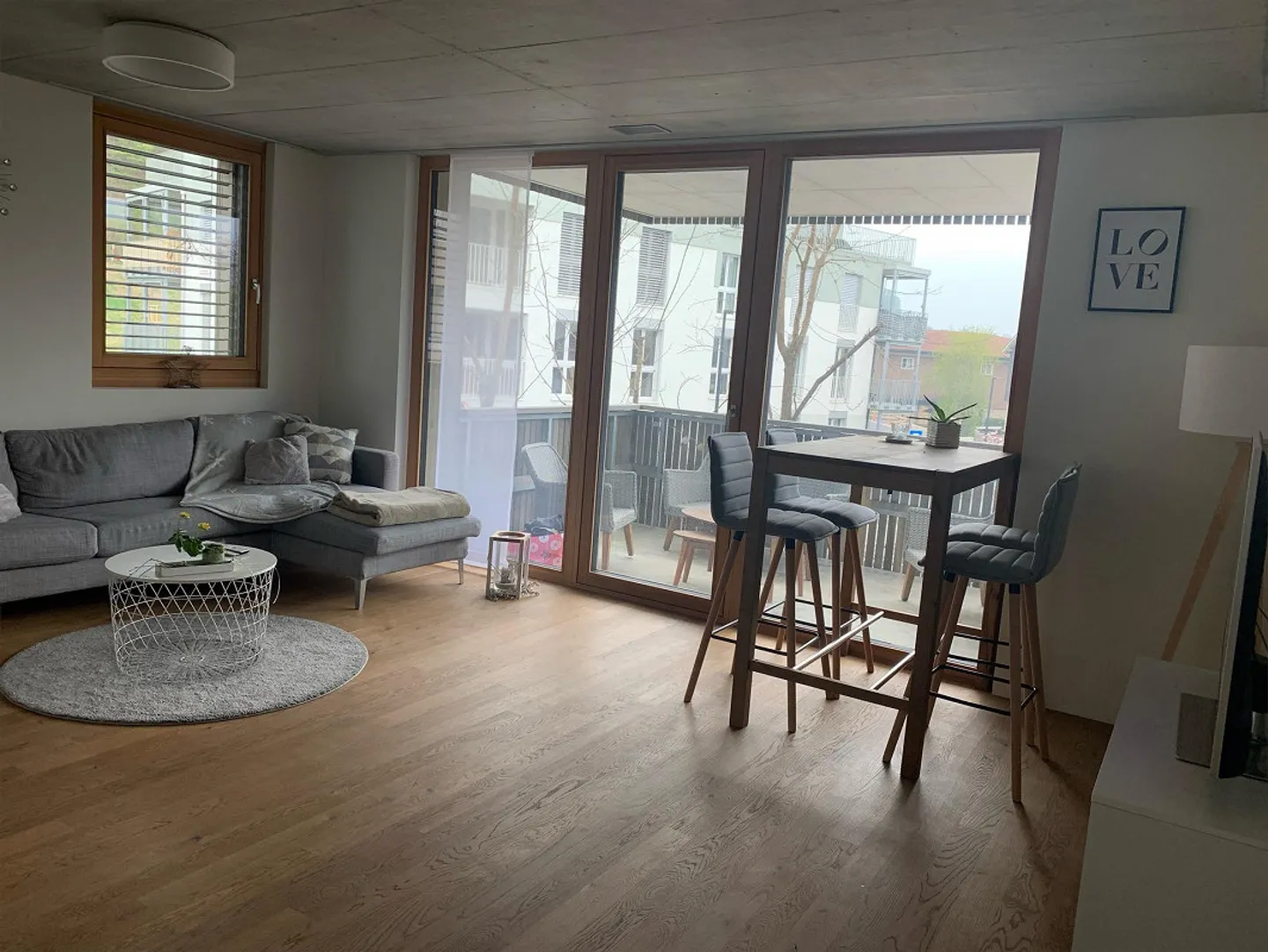 Moderno appartamento di 2,5 stanze con balcone in affitto - Foto 3 di 6