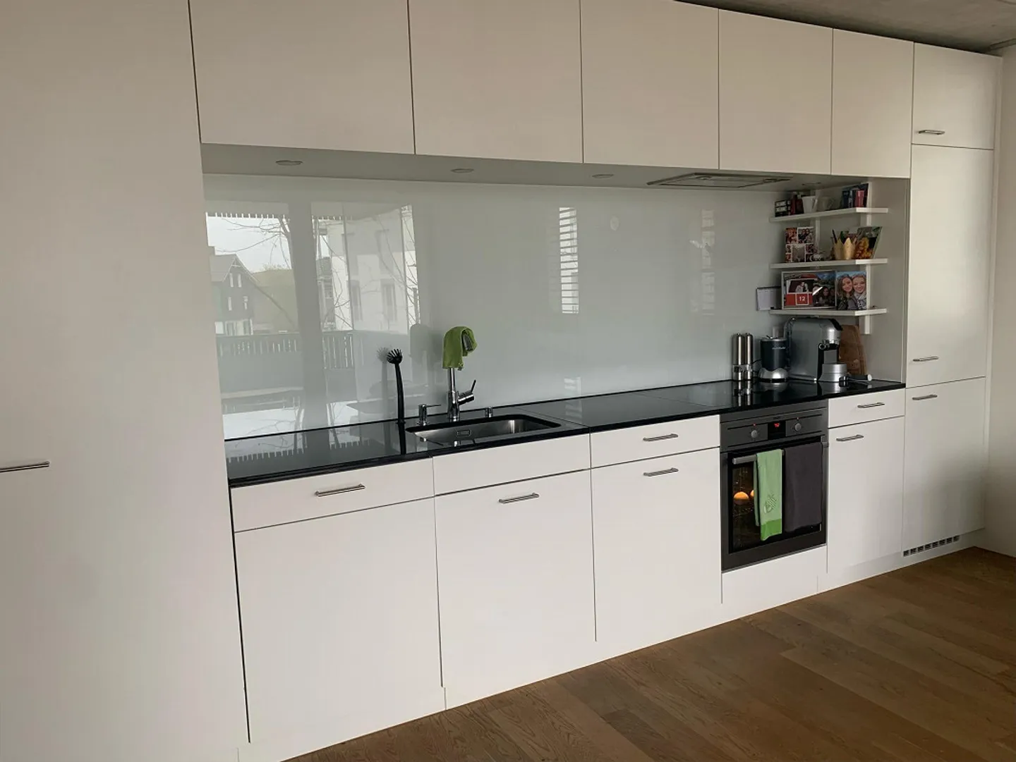 Moderno appartamento di 2,5 stanze con balcone in affitto - Foto 2 di 6