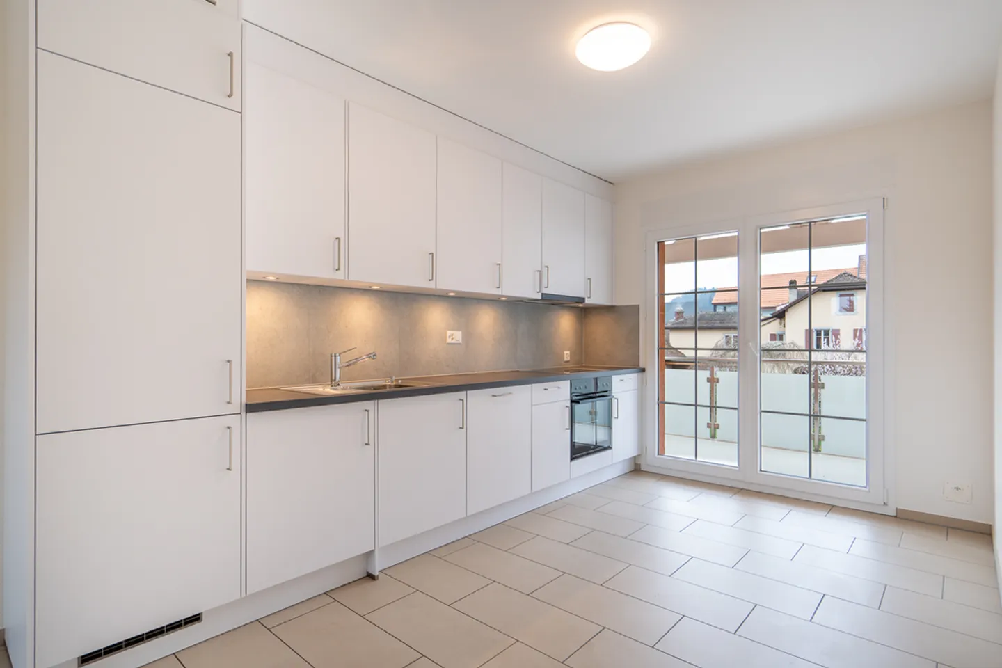 Modernes Apartment mit Balkon - Foto 2 von 7