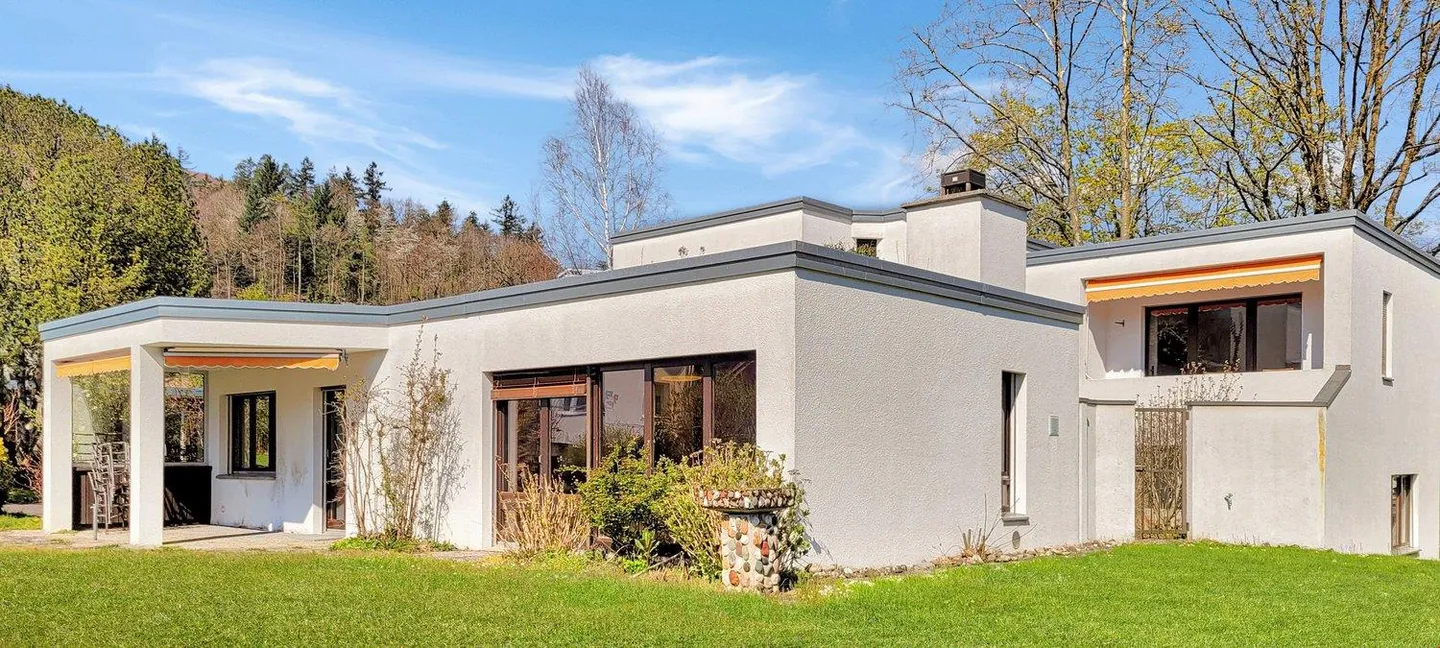 Grosses Einfamilienhaus mit Erweiterungsmöglichkeiten - Foto 2 von 9