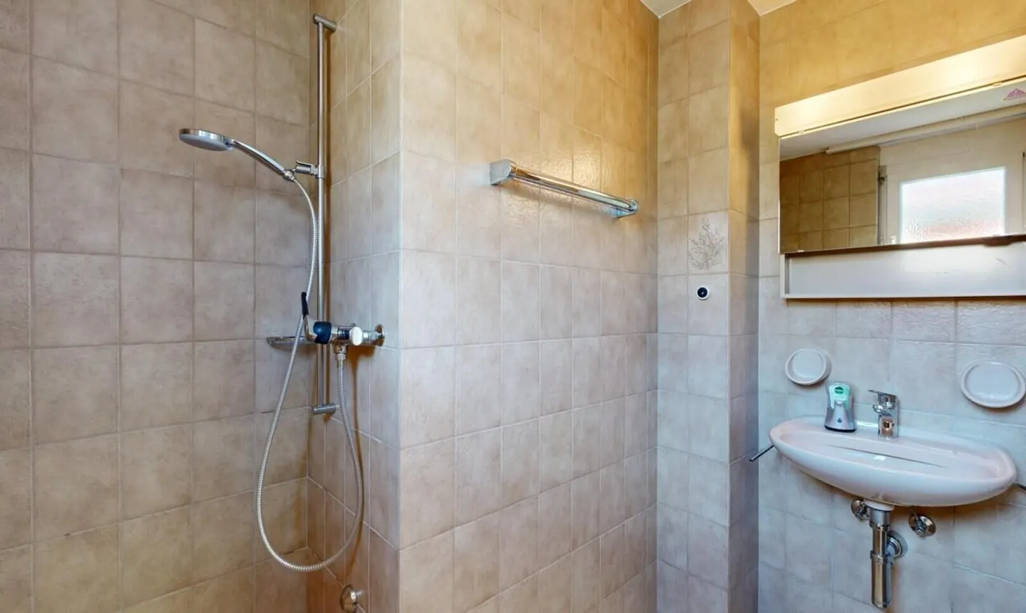 Nature-oriented 3.5-room maisonette apartment in Dübendorf - Photo 8 of 11